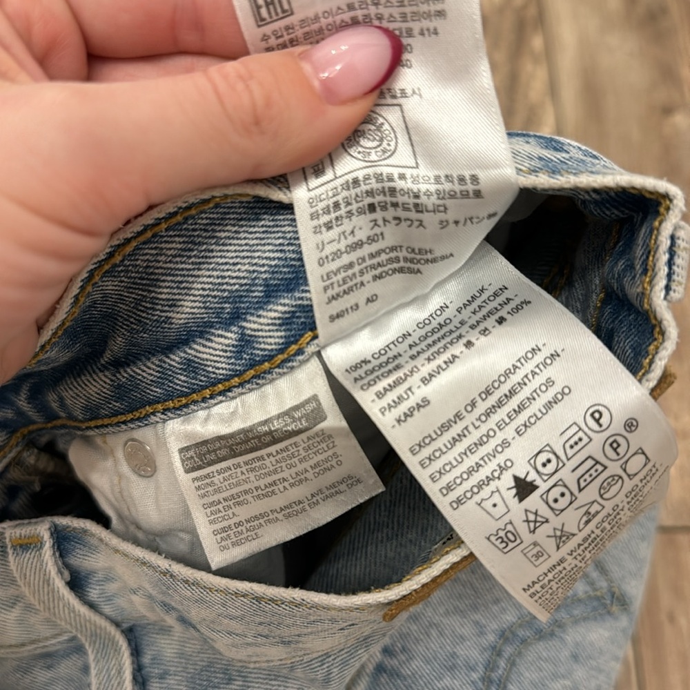 Levi’s High Rise Ripped Denim Shorts - Picture 6 of 6